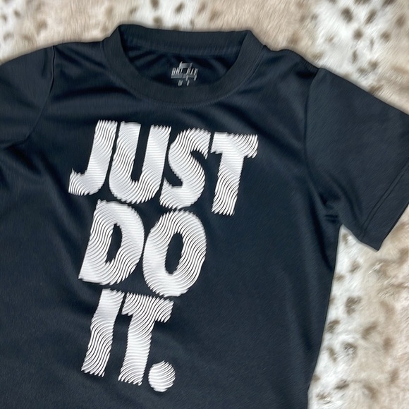 Nike Dri Fit Boys Tee Size 6 - Picture 4 of 7